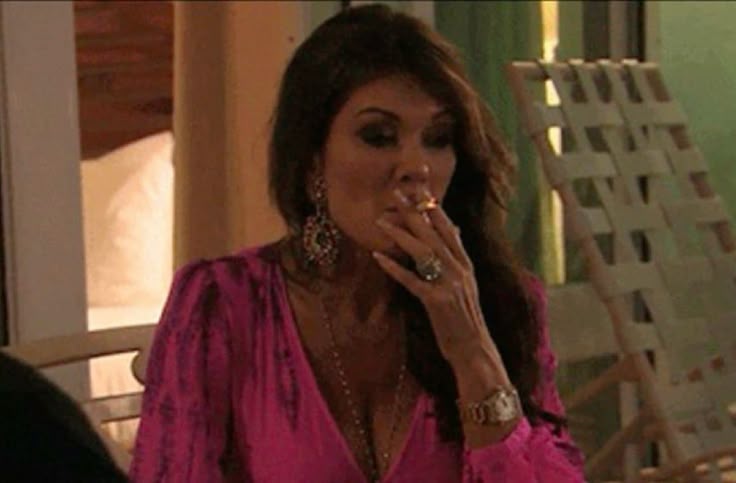 lisa vanderpump smoking a cigarette